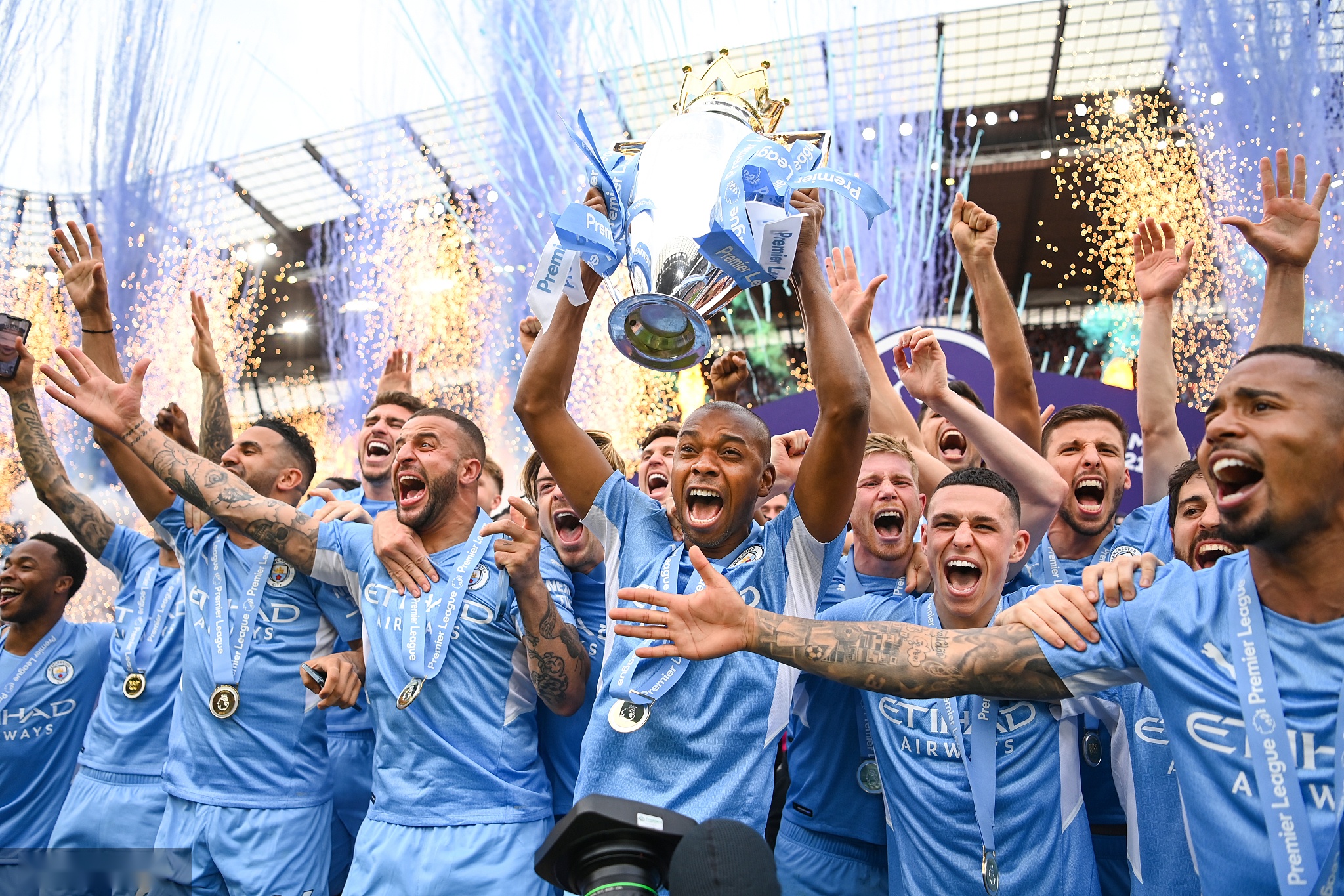 一记迅猛的 一记迅猛的